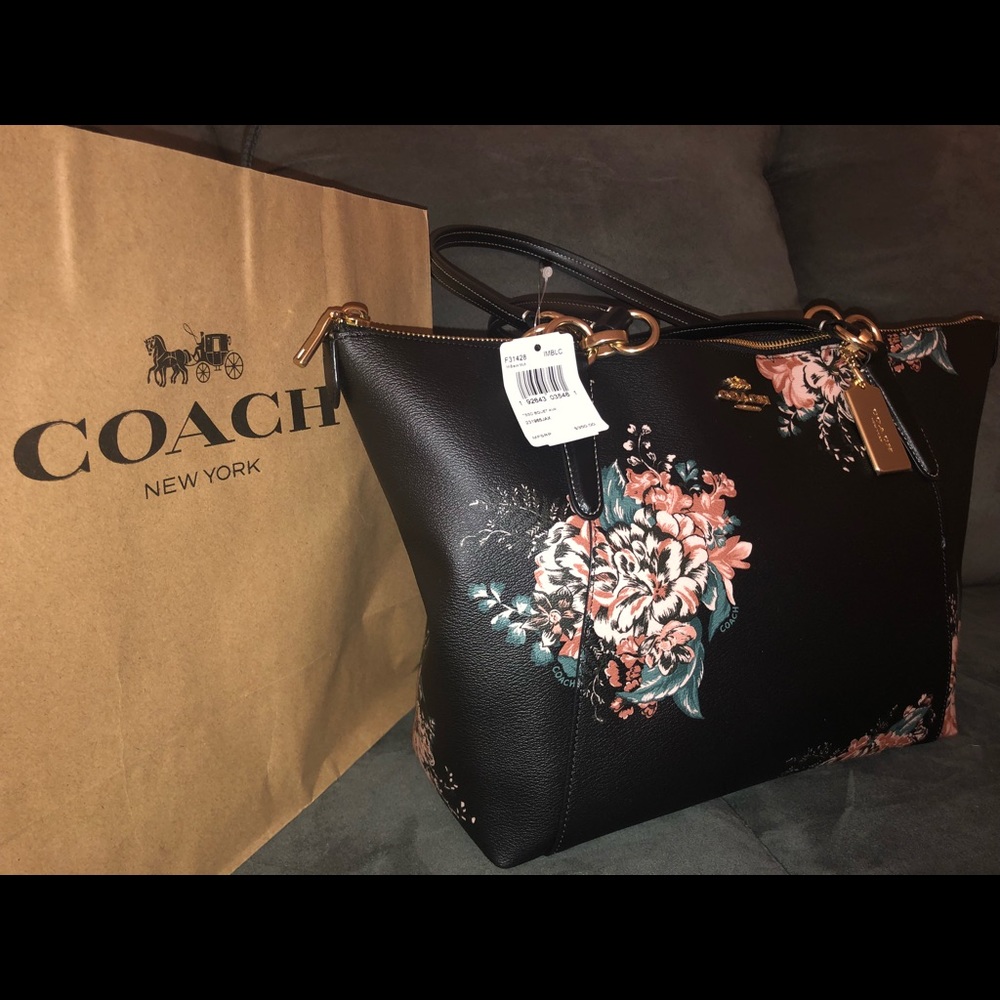 Coach Handbag brand new asking for $300